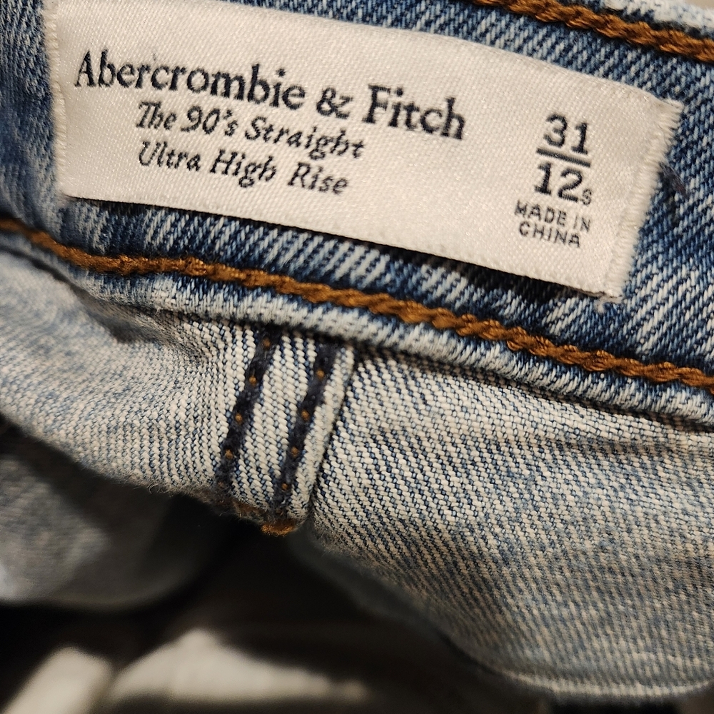 Abercrombie & Fitch 90's Straight  Ultra High Rise Jeans - Picture 10 of 15